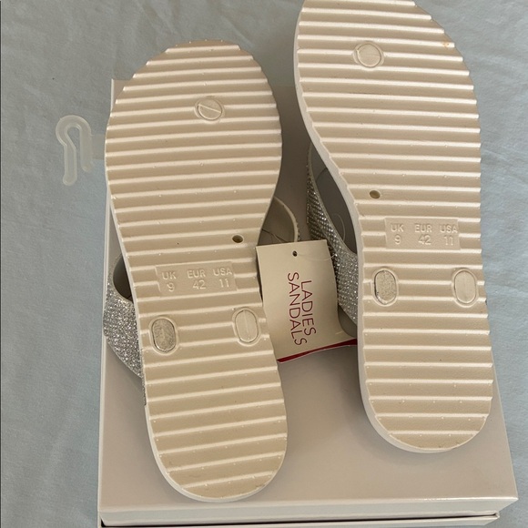 Women’s Metallic Pearl Thong Sandals - Cushioned Slip-On - Picture 8 of 8